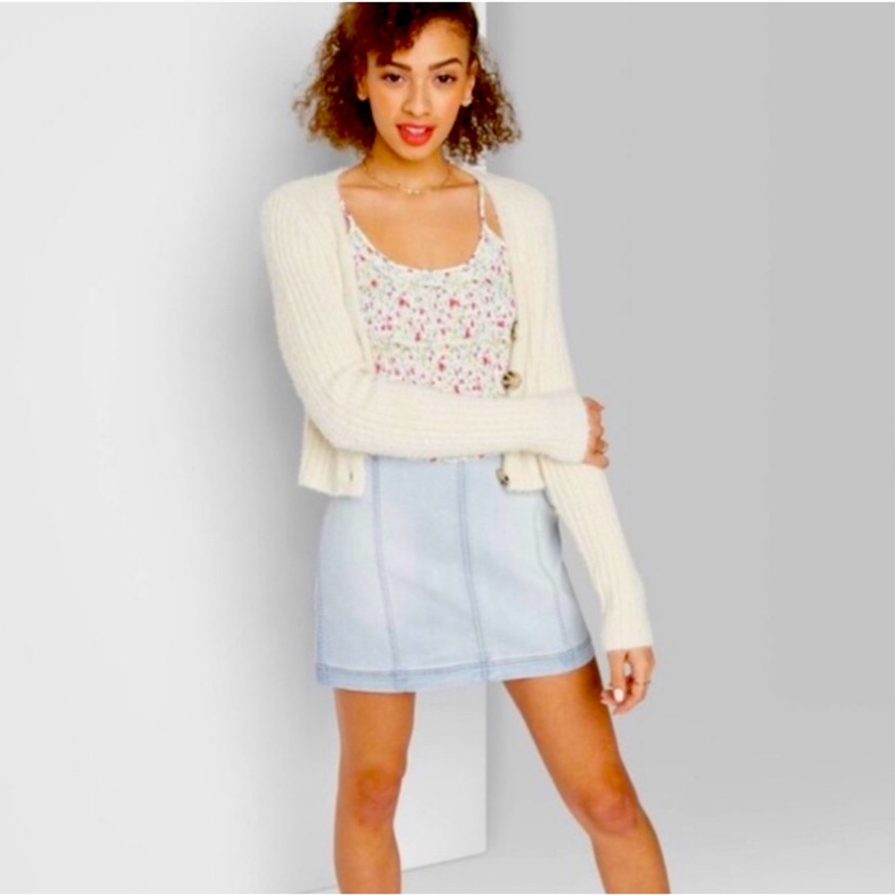 😊 Wild Fable sz 10 cute light wash denim mini skirt!